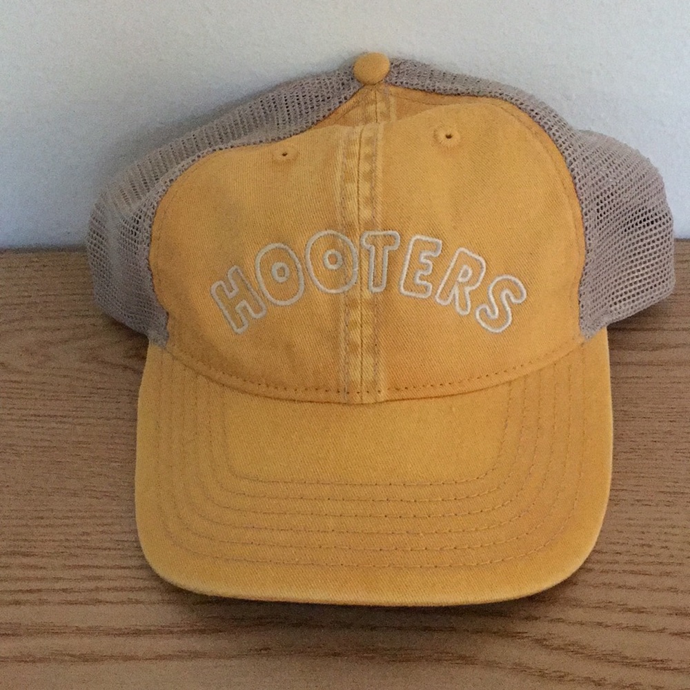 New Mens/Unisex Hooters Vintage Trucker Hat NYC